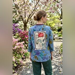 THE NU VINTAGE / Floral Blue Top/ Rose Patch/ Women’s / Small / NWOT